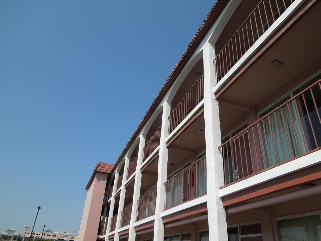 Sunshine Inn & Suites 버지니아비치 외부 사진