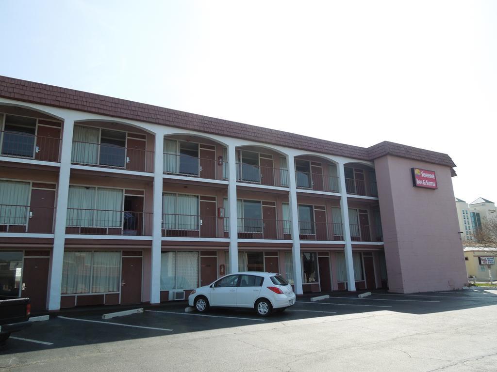 Sunshine Inn & Suites 버지니아비치 외부 사진